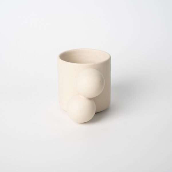 Mug with a beaded handle