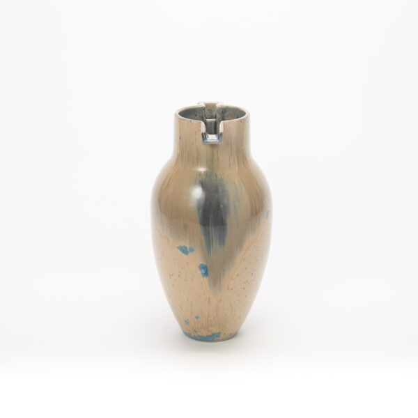 Vase with handle
