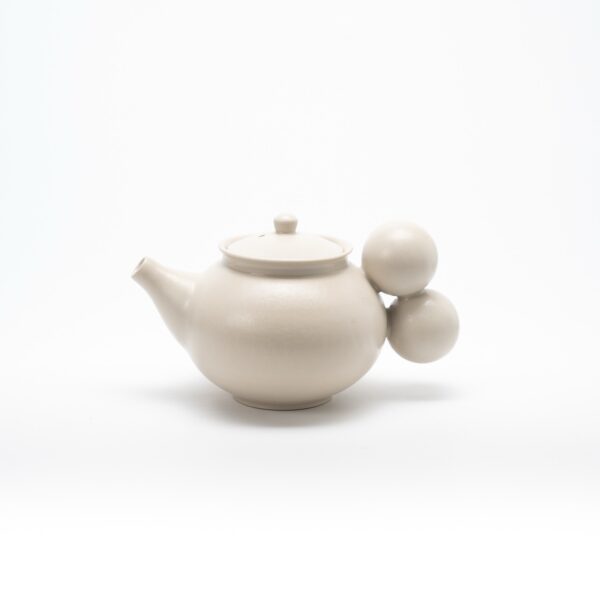 Teapot with spheres No.4