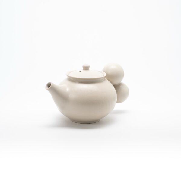 Teapot with spheres No.4