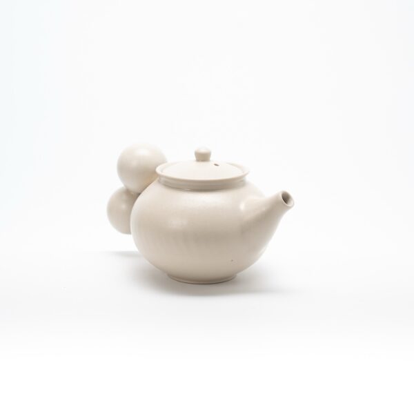 Teapot with spheres No.4