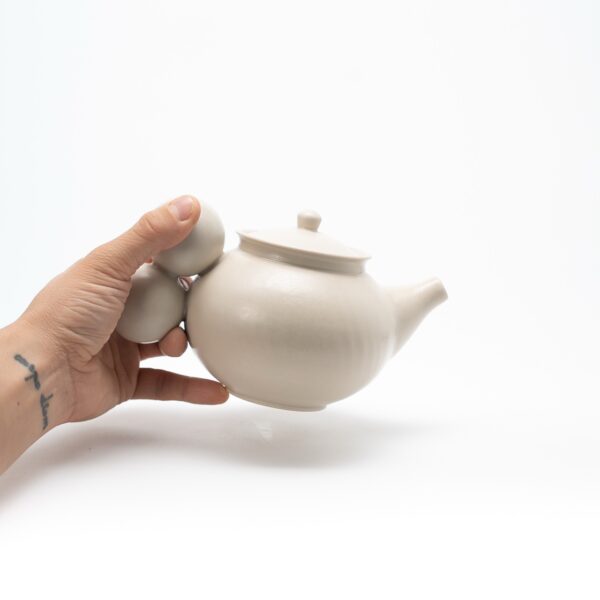Teapot with spheres No.4