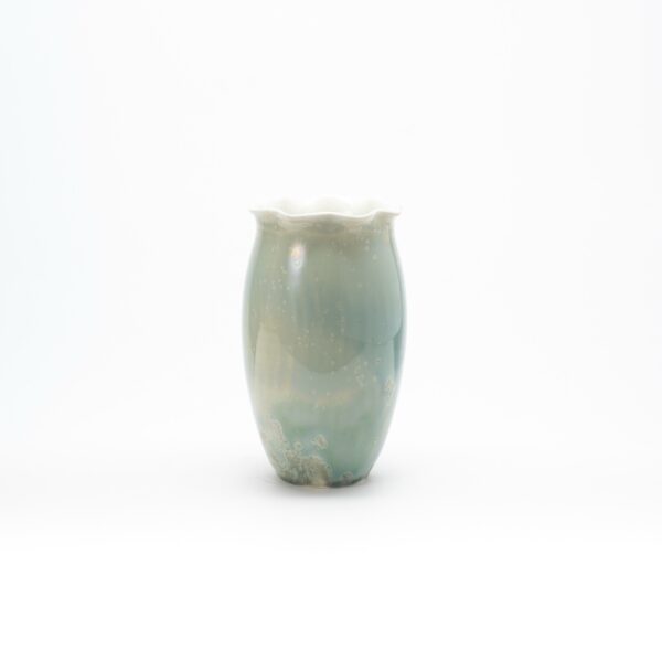 Small flower vase in porcelain