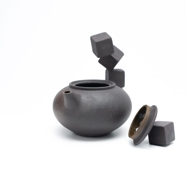 Teapot with cubes