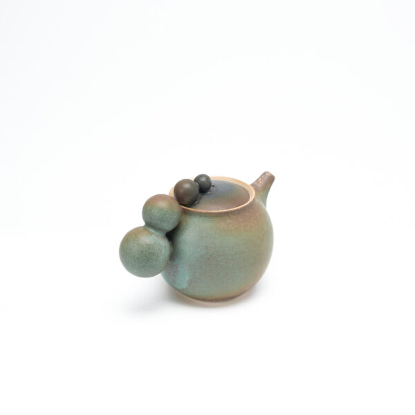 Teapot with spheres No.3