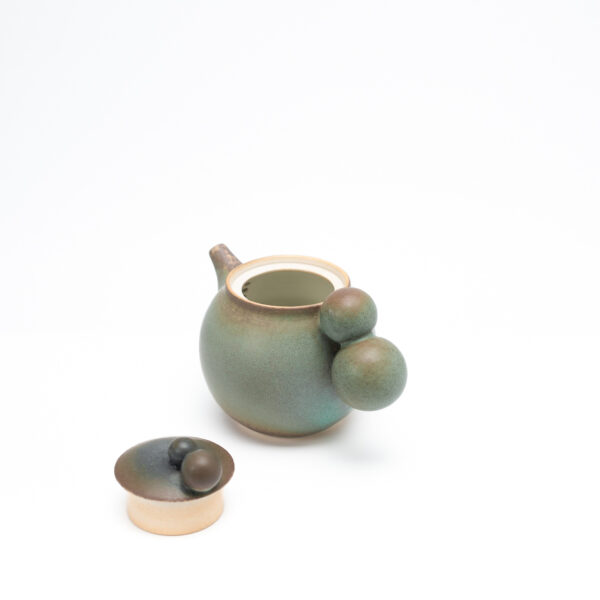 Teapot with spheres No.3