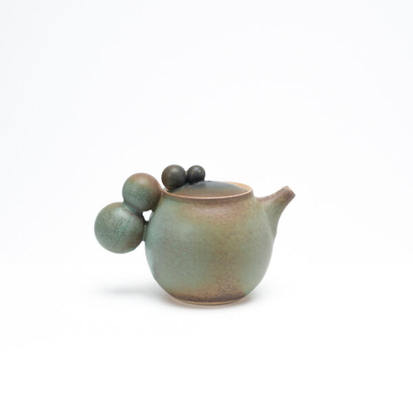 Teapot with spheres No.3