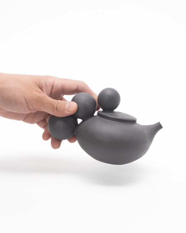 Teapot with spheres No.2