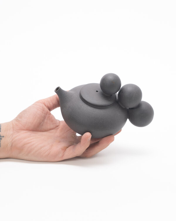 Teapot with spheres No.2