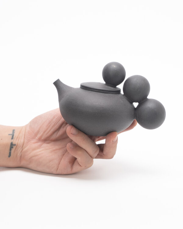 Teapot with spheres No.2