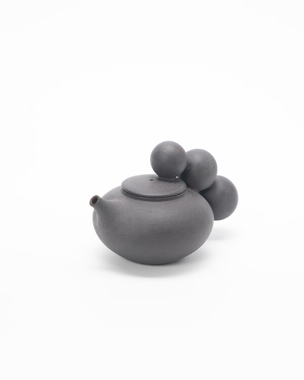 Teapot with spheres No.2