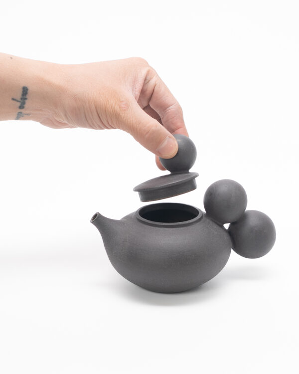 Teapot with spheres No.2